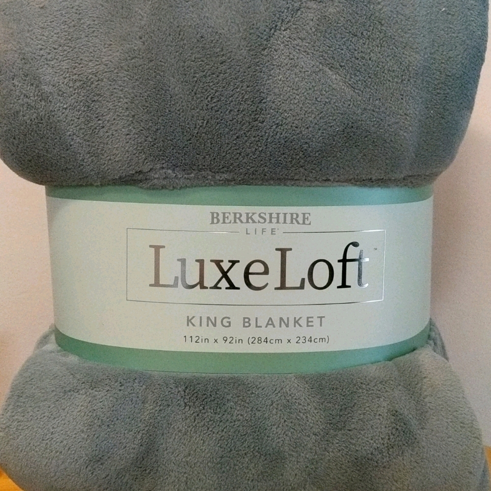 Berkshire Life LuxeLoft King Blanket